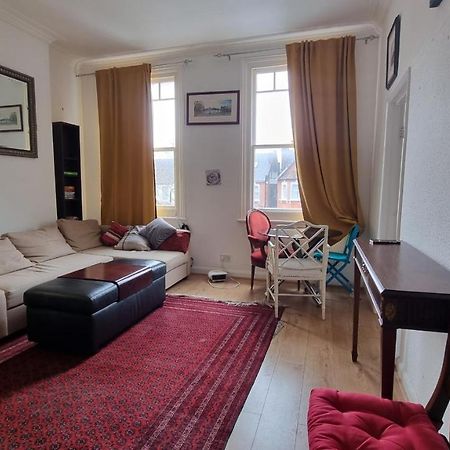 Extra Large One Bedroom Flat With Parking Londres Extérieur photo
