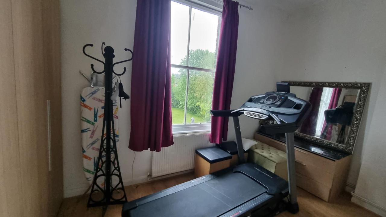 Extra Large One Bedroom Flat With Parking Londres Extérieur photo