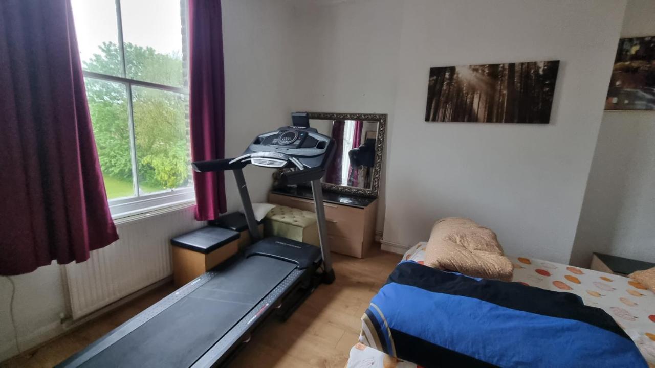 Extra Large One Bedroom Flat With Parking Londres Extérieur photo